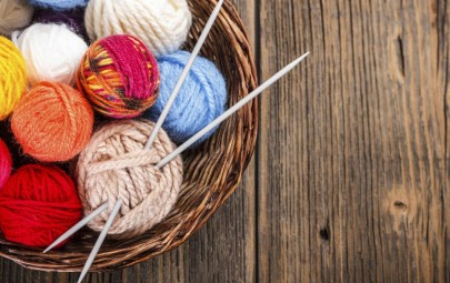 Basket with wool and knitting needles