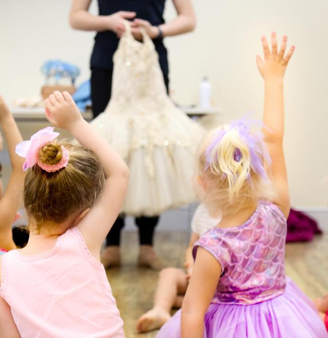 young children at ballet