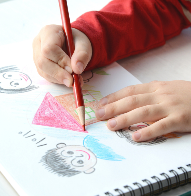 Child drawing a picture 