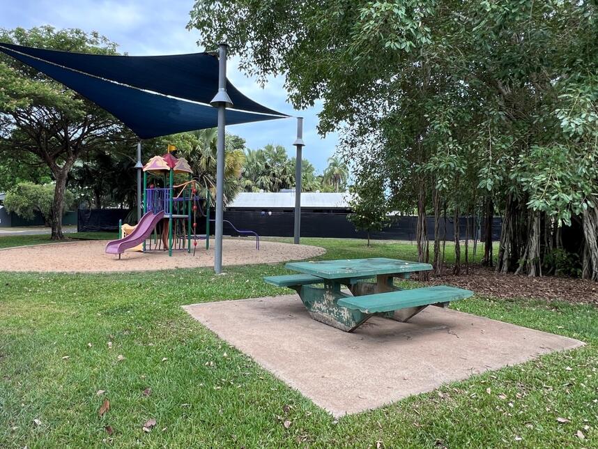 Calvert Park picnic table