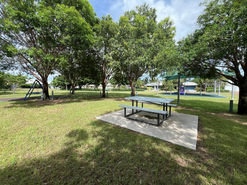 Lores Bonney playground picnic area
