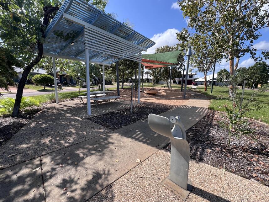 Matla Park playground water bubbler and picnic area