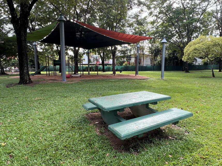 Qantas park picnic table