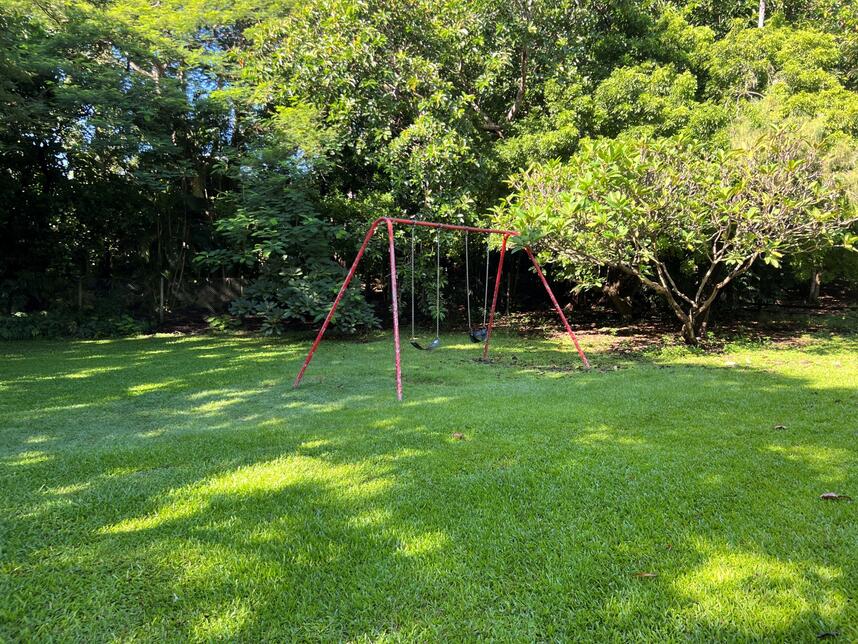 Que Noy Park swing set