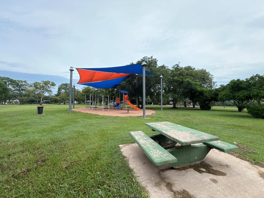 Tasman Park picnic table