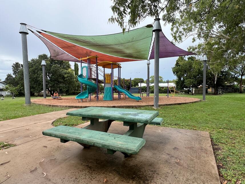 Tomaris Park picnic table