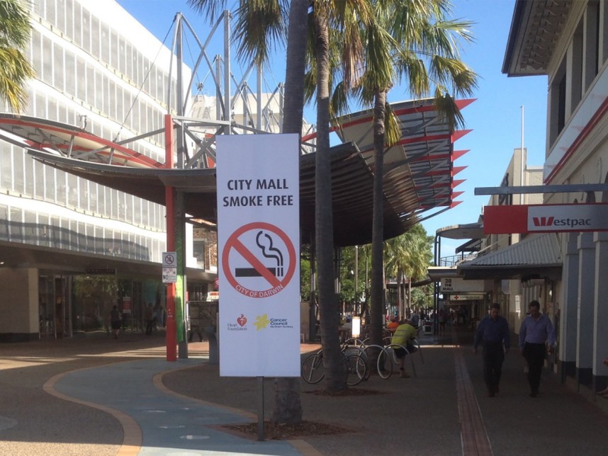 No smoking sign at the mall