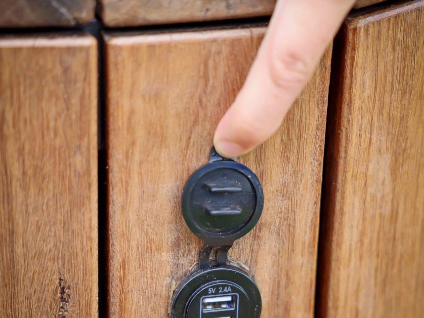 Smart Bench showing USB Port