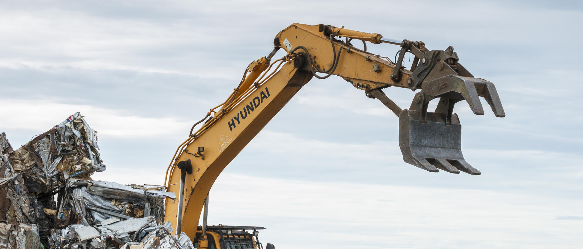 Shoal Bay crane and garbage