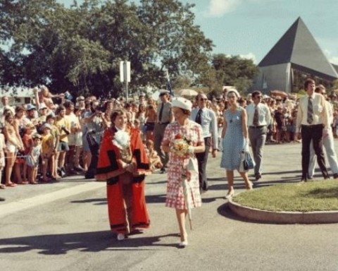 Queen Elizabeth II walking with the Mayor of Darwin Dr Ella Stack during her 1977 official visit to Darwin.