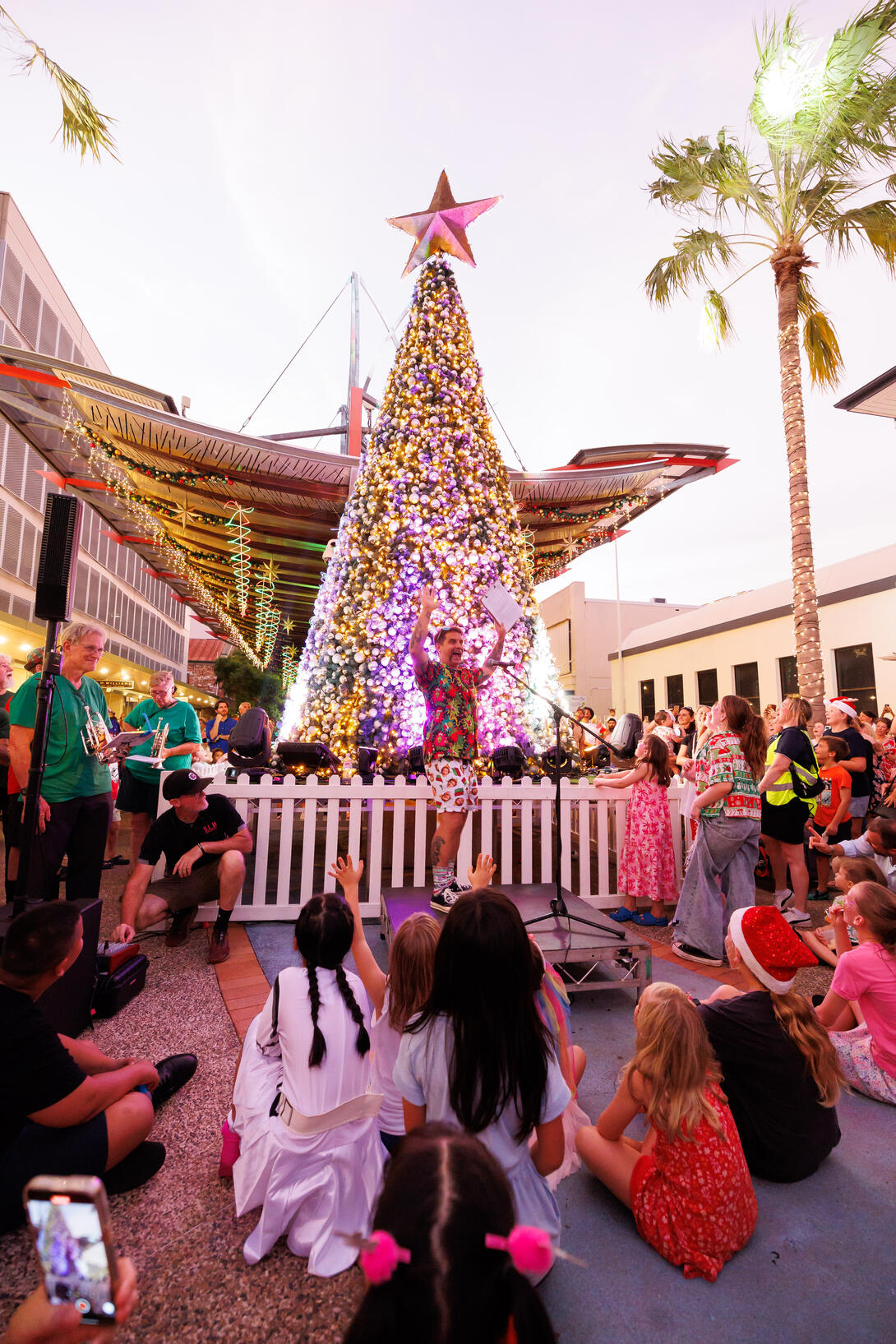 LM tree lighting 2024